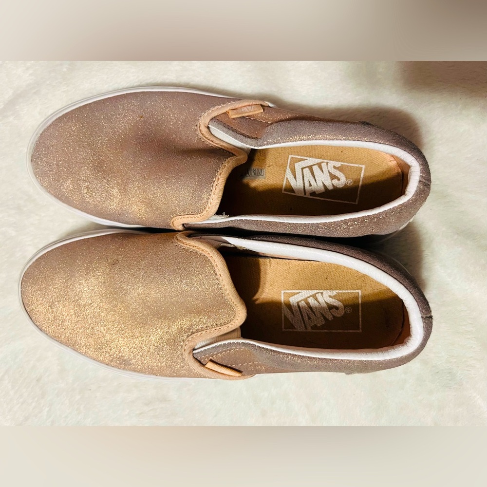 Woman’s size 7 VANS! ✨
